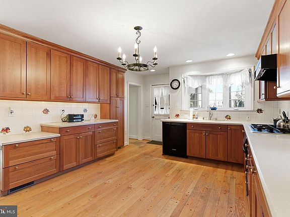 5th image of 416 Rices Mill Rd