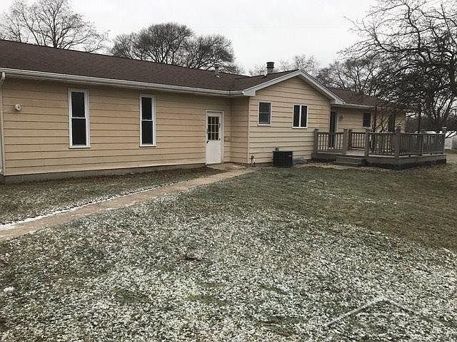 2nd image of 930 N Block Rd