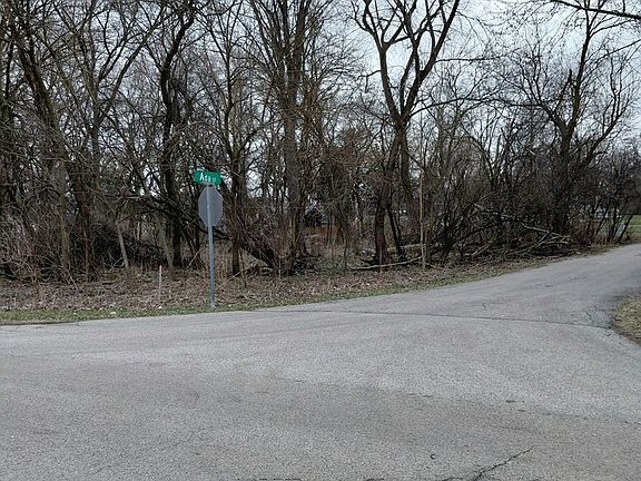 4th image of 28331 W Main St