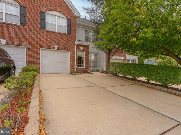 16 La Costa Dr, Blackwood, NJ 08012