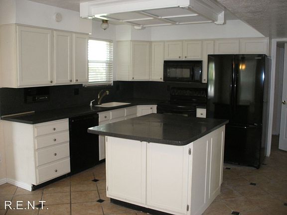 5th image of 962 W Potomac Cir