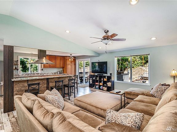5th image of 4113 59th Street Ct E