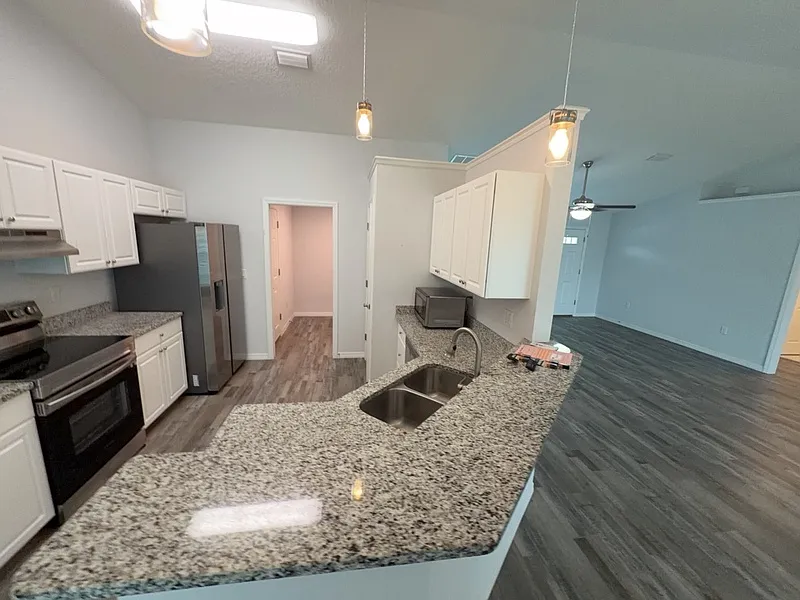3 bed, 2.0 bath, 1583 sqft, $1,799 — Photo 3