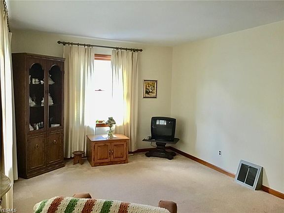 3rd image of 351 Penfield Ave