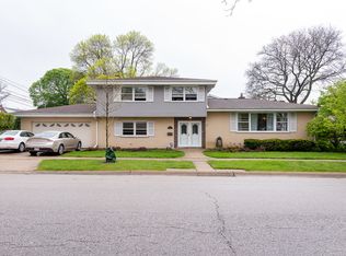 1525 Elm St, Park Ridge, IL 60068