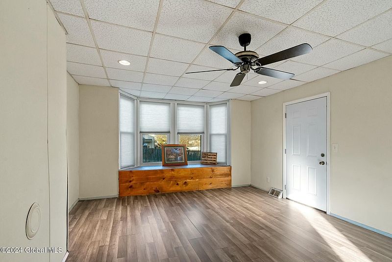 4th image of 218 14th Street