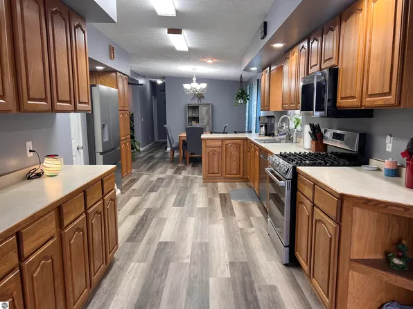 1028 Bundy Dr, Weidman, MI 48893