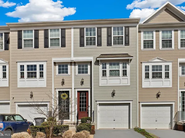 8224 Heritage Crossing Ct, Manassas, VA 20109