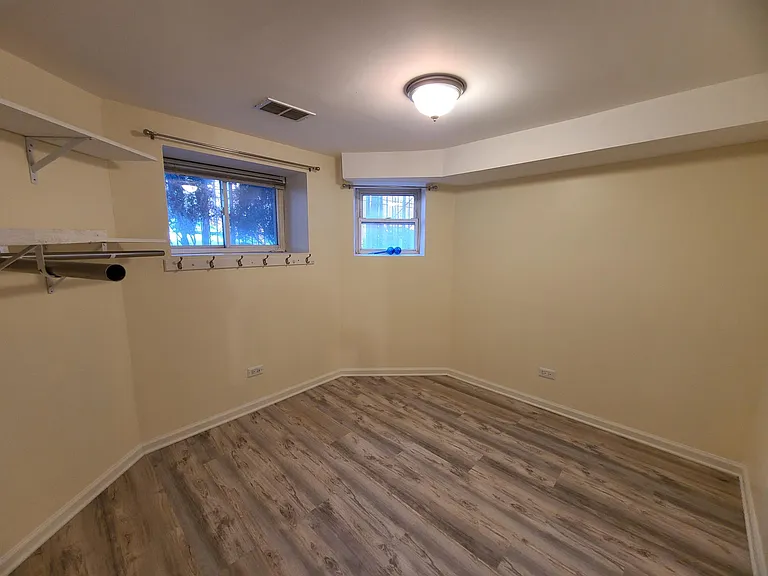 4642 N Saint Louis Ave #B — Photo 5