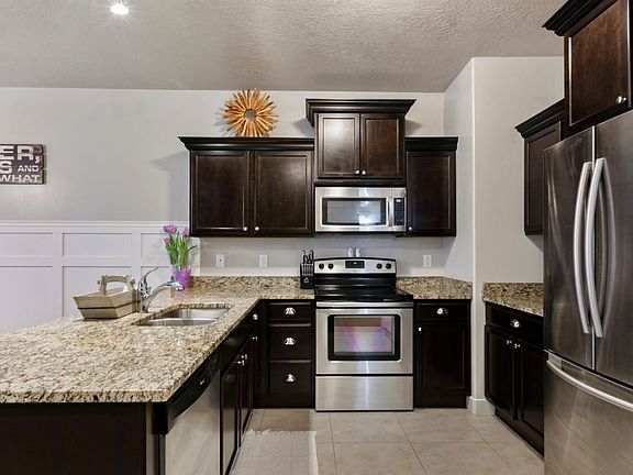 4th image of 186 E Segovia Ln
