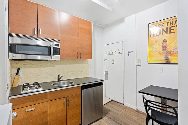 Rented by The Agency | media 10