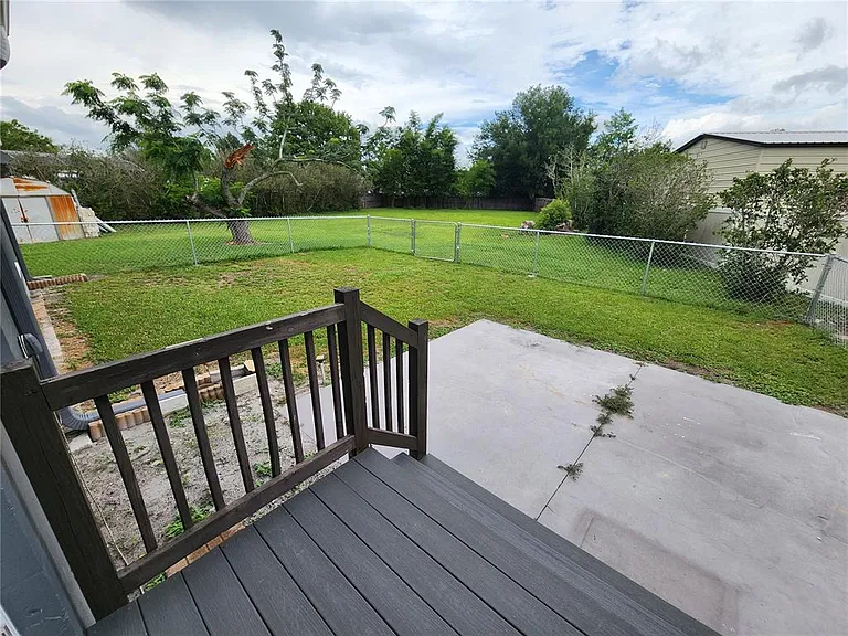 8 Poinsettia Dr — Photo 19