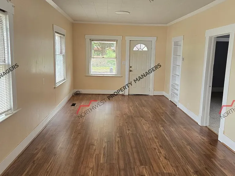 927 Marion St — Photo 5