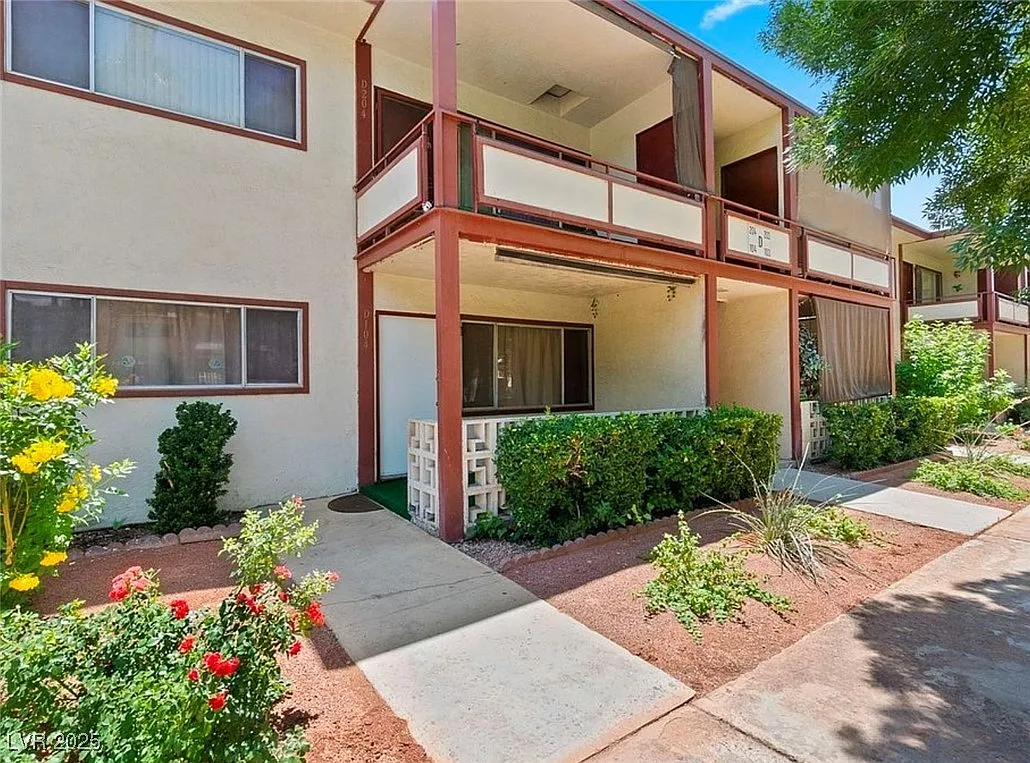 2 bed, 2.0 bath, 849 sqft, $1,395 — Photo 2