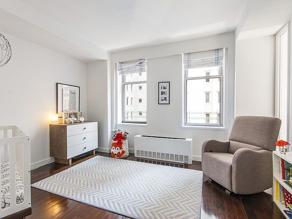 3rd image of 100 W 58th St