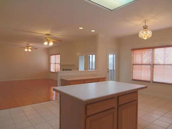 3rd image of 717 Summit Lake Ct