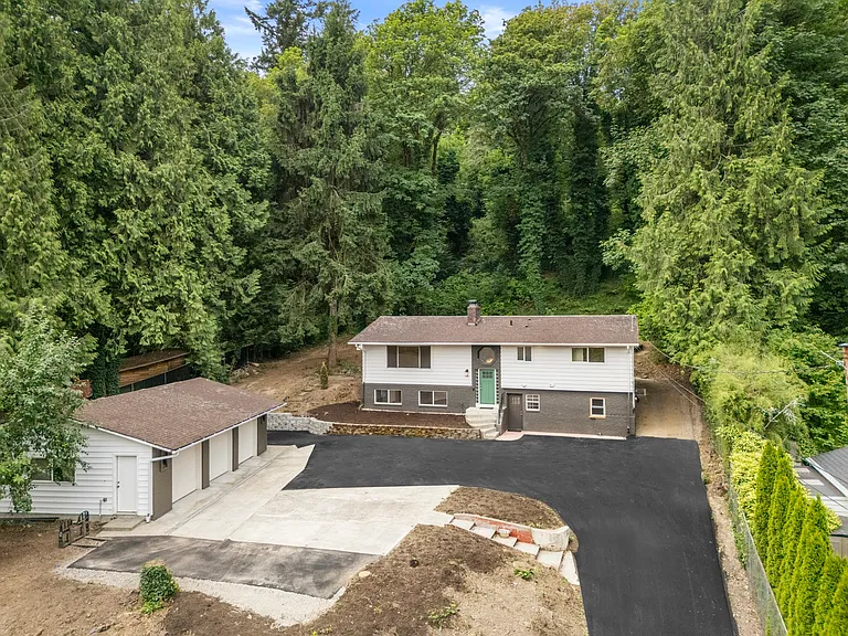 3926 SE Aldercrest Rd — Photo 1