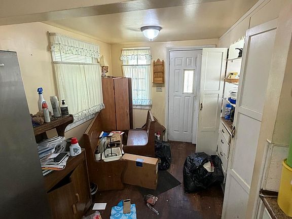 5th image of 275 Columbian Ave