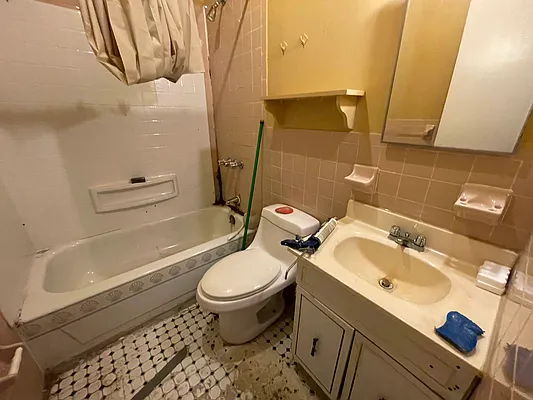 Rented by Voro, LLC | media 9