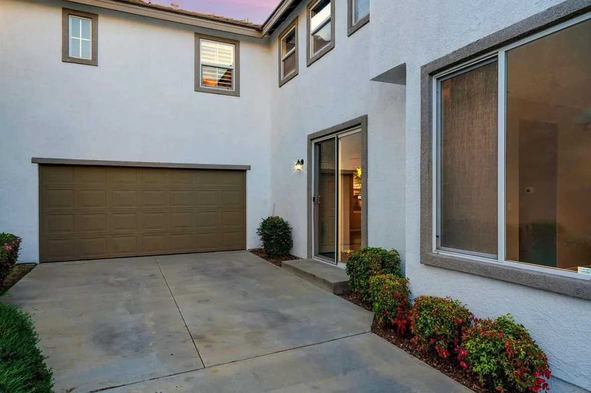 4 bed, 1985 sqft, $3,400 — Photo 3