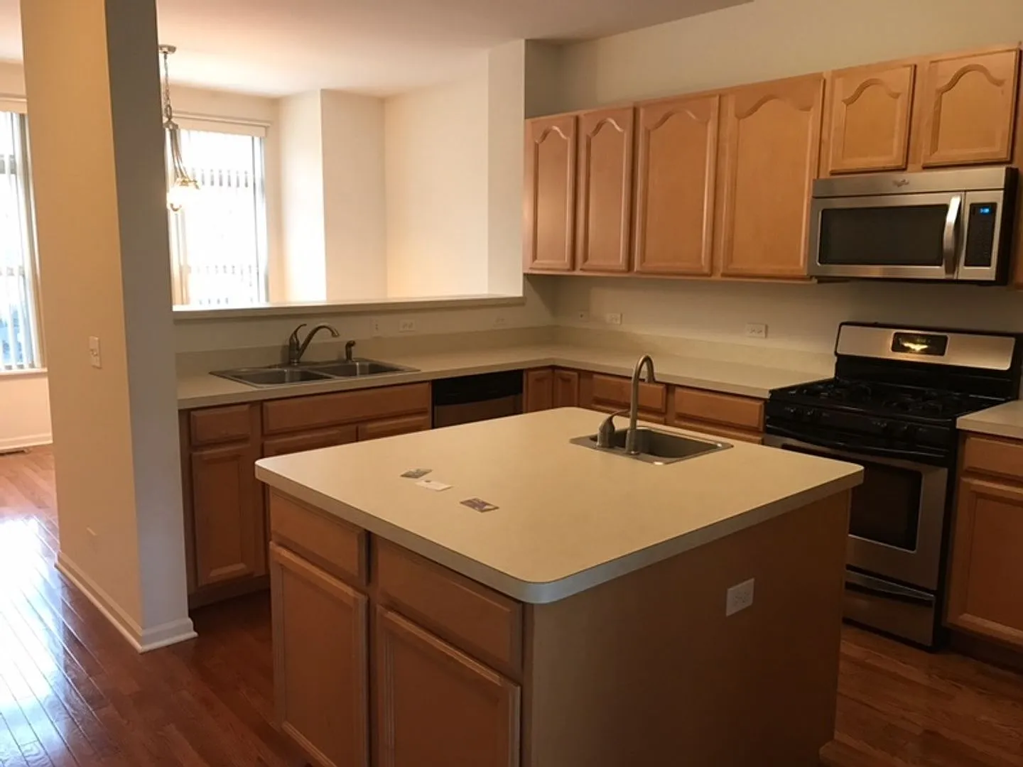 Beutiful 3 bed 2.1 bath Townhome — Photo 3
