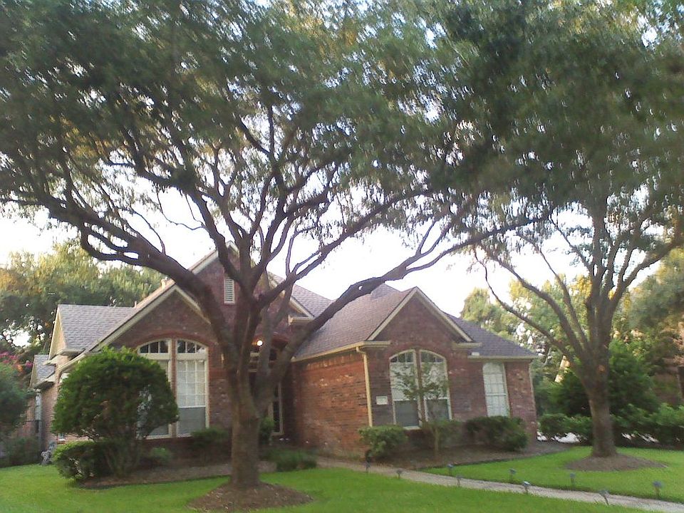 1st image of 15 Treverstone Ct