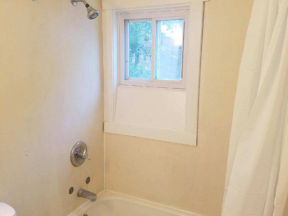 3rd image of 224 S Park St #3