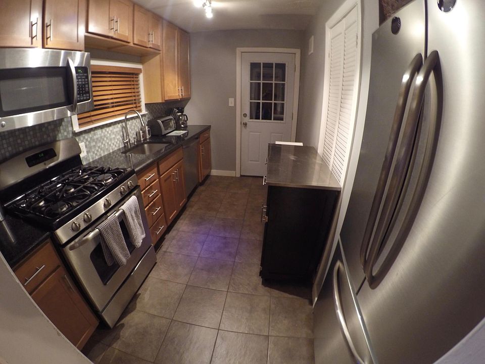Kitchen w/ stainless steel appliances and granite counters