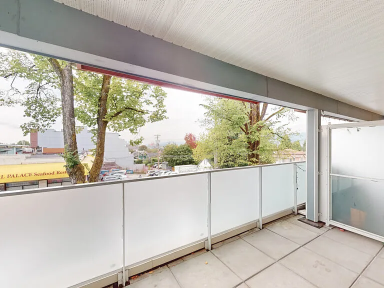 2215 Hastings St E — Photo 26
