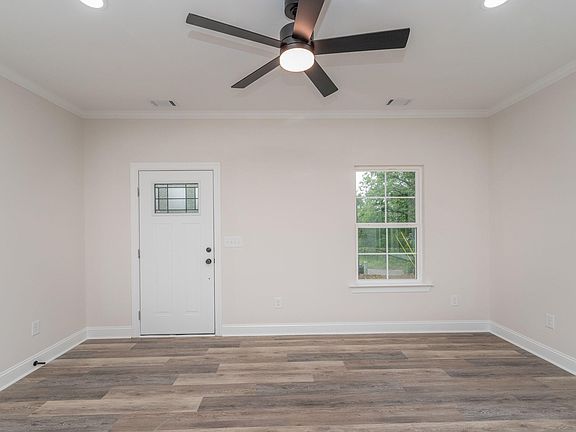 4th image of 48 Jones St