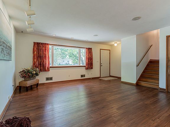 5th image of 803 E Sunnycrest Dr