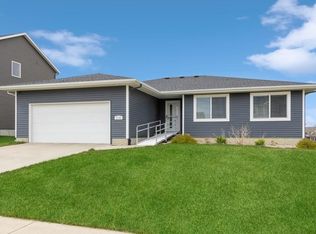 2106 Wycliffe Ct SW, Cedar Rapids, IA 52404