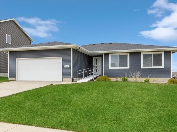 2106 Wycliffe Ct SW, Cedar Rapids, IA 52404