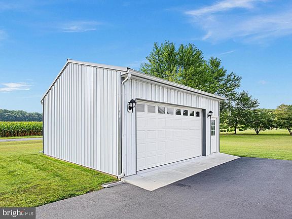 3rd image of 203 Waterford Dr