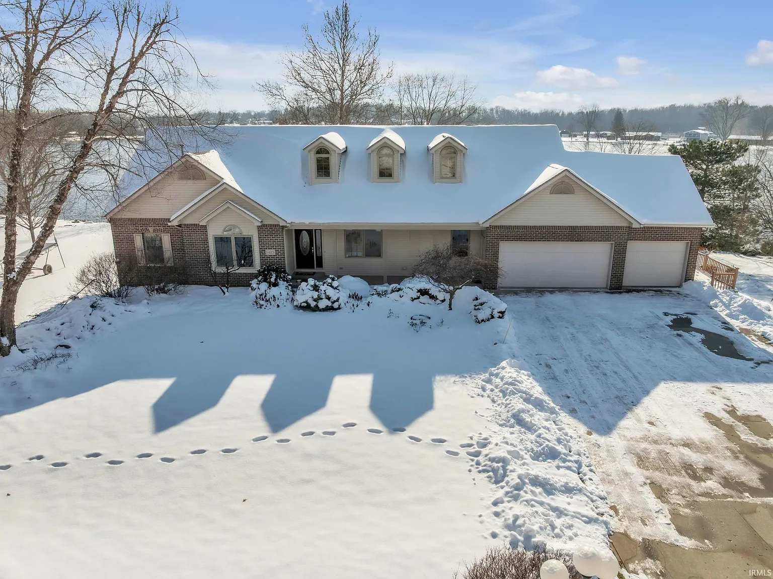 1425 Lakeside Dr photo 1