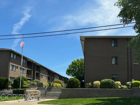 468A Liberty St #304, Little Ferry, NJ 07643