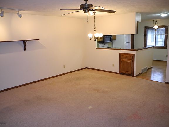 4th image of 4916 Weston Ave