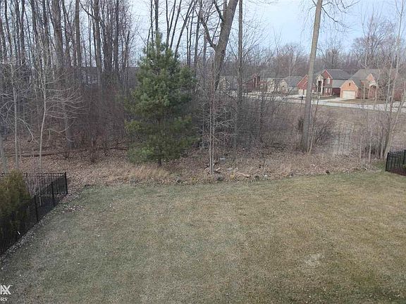 4th image of 22395 Beech Knoll Dr