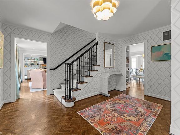 3rd image of 2905 Lake Forest Dr