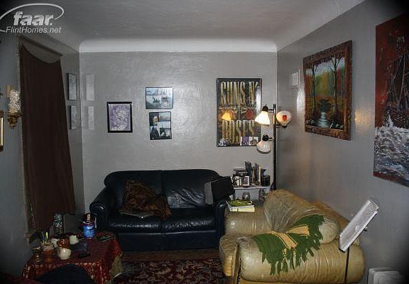 3rd image of 146 E Eddington Ave