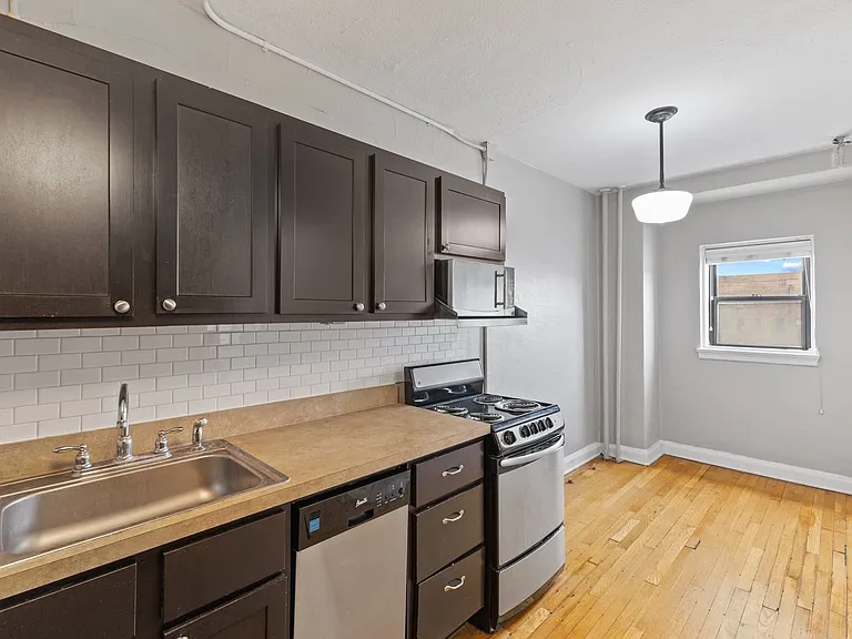 Piccadilly Apartments — Photo 17