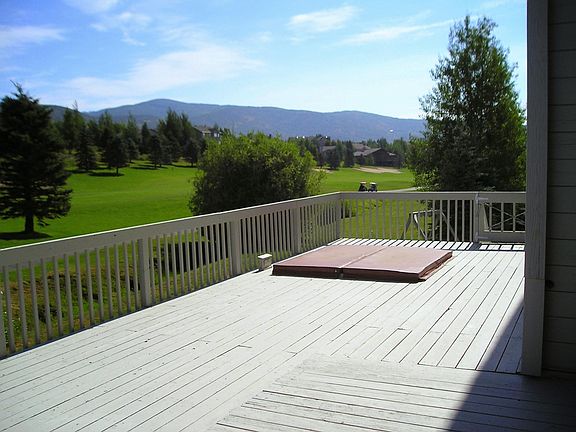 Jucuzzi on large deck w golf course views
