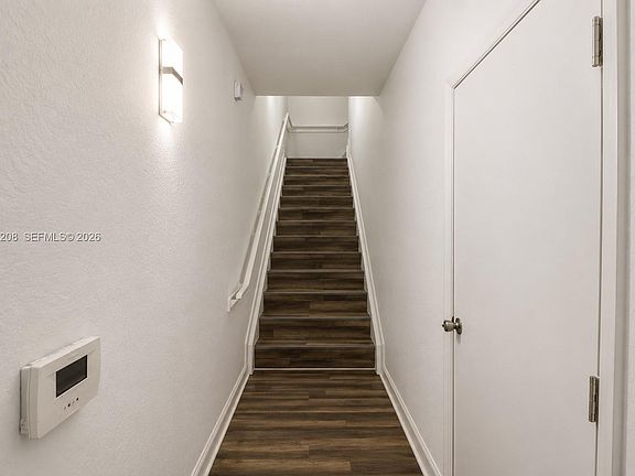 4th image of 1002 Belmont Ln #1002