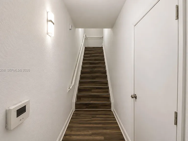 1002 Belmont Ln #1002 — Photo 4