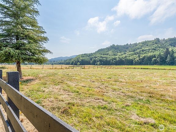 5th image of 628 E Valley Road