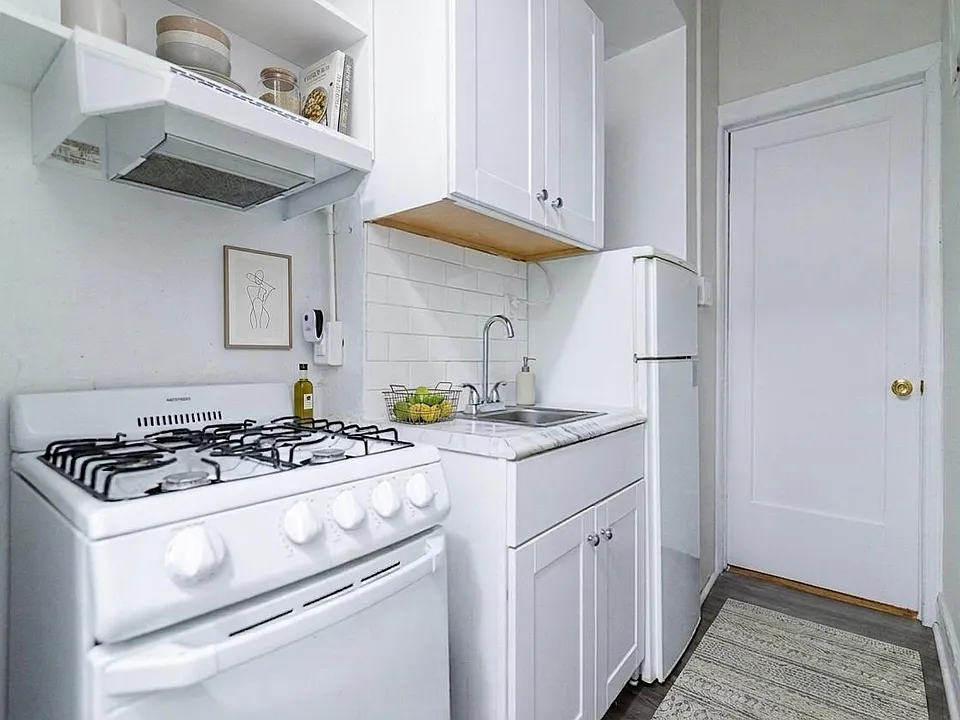 2841 Broadway #9LL