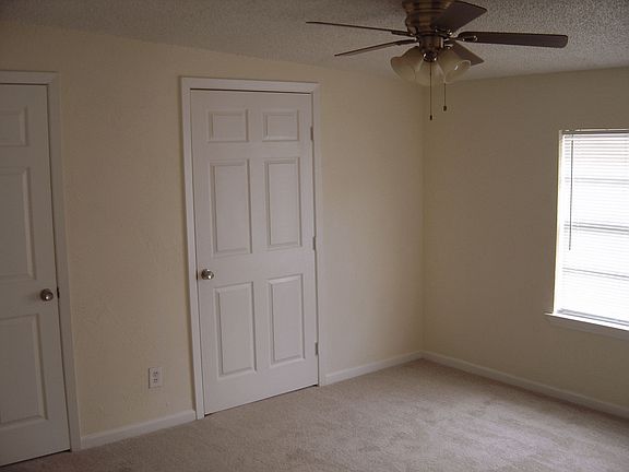 4th image of 1826 Goliad Dr