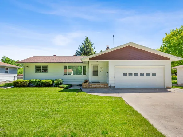 914 19th Ave S, Fargo, ND 58103