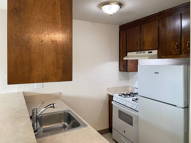 330 W Acacia Street — Photo 24