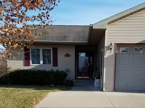 564 River Dr, Berlin, WI 54923